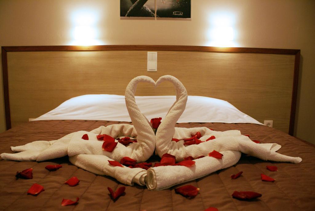 Golden Sun Aparthotel Tigkaki  Room photo