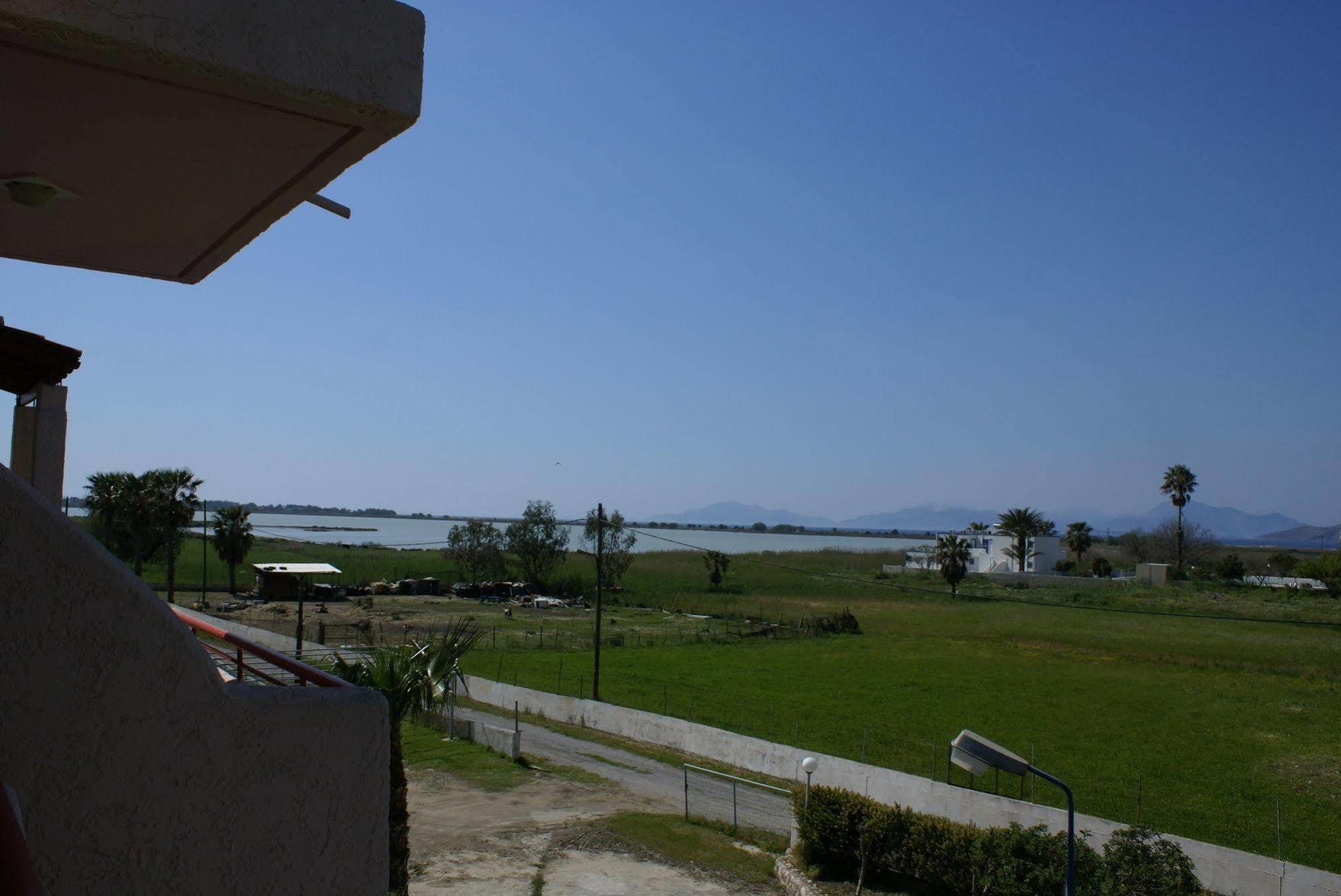 Golden Sun Aparthotel Tigkaki  Exterior photo